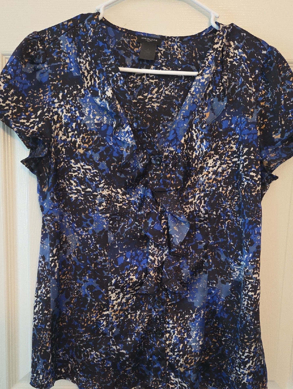 Ann Taylor Blue and Black Abstract Ruffle V-Neck Blouse Size Medium